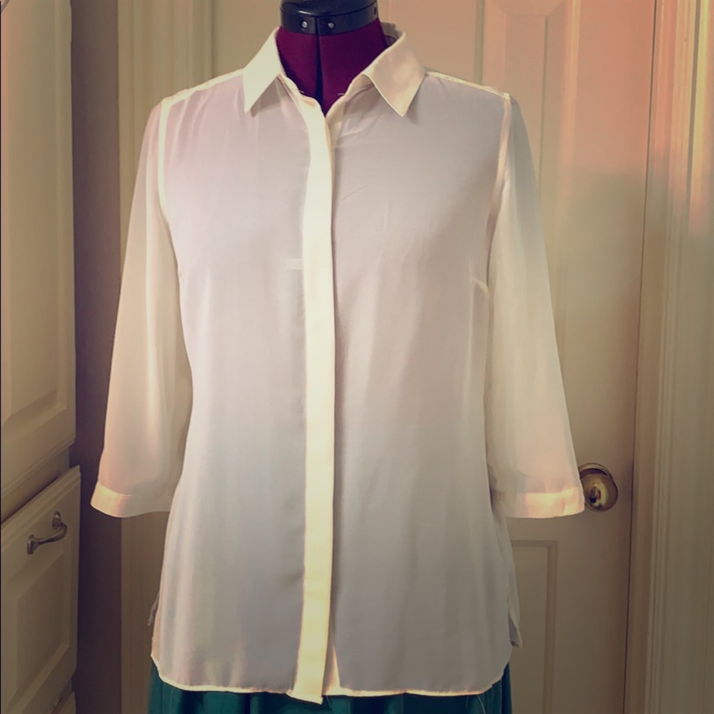 Blouse with lace yoke